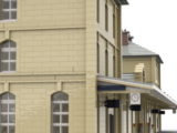 Construction en briques de la Gare de Pontoise (huisseries blanches)